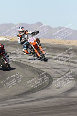 media/Dec-01-2025-Moto Forza (Mon) [[2daa91e15f]]/2-Intermediate Group/Session 2 (Turns 9 and 10)/